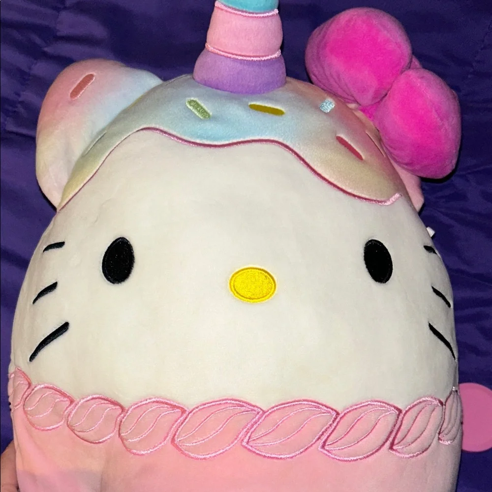 Hello Kitty Unicorn Squishmallow - Picture 6 of 9